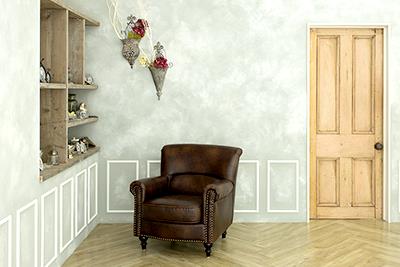 グレーの壁面にゆったりとした椅子や小さな小物が設置された、落ち着いた雰囲気の「Maiド一宮」の立体スタジオ